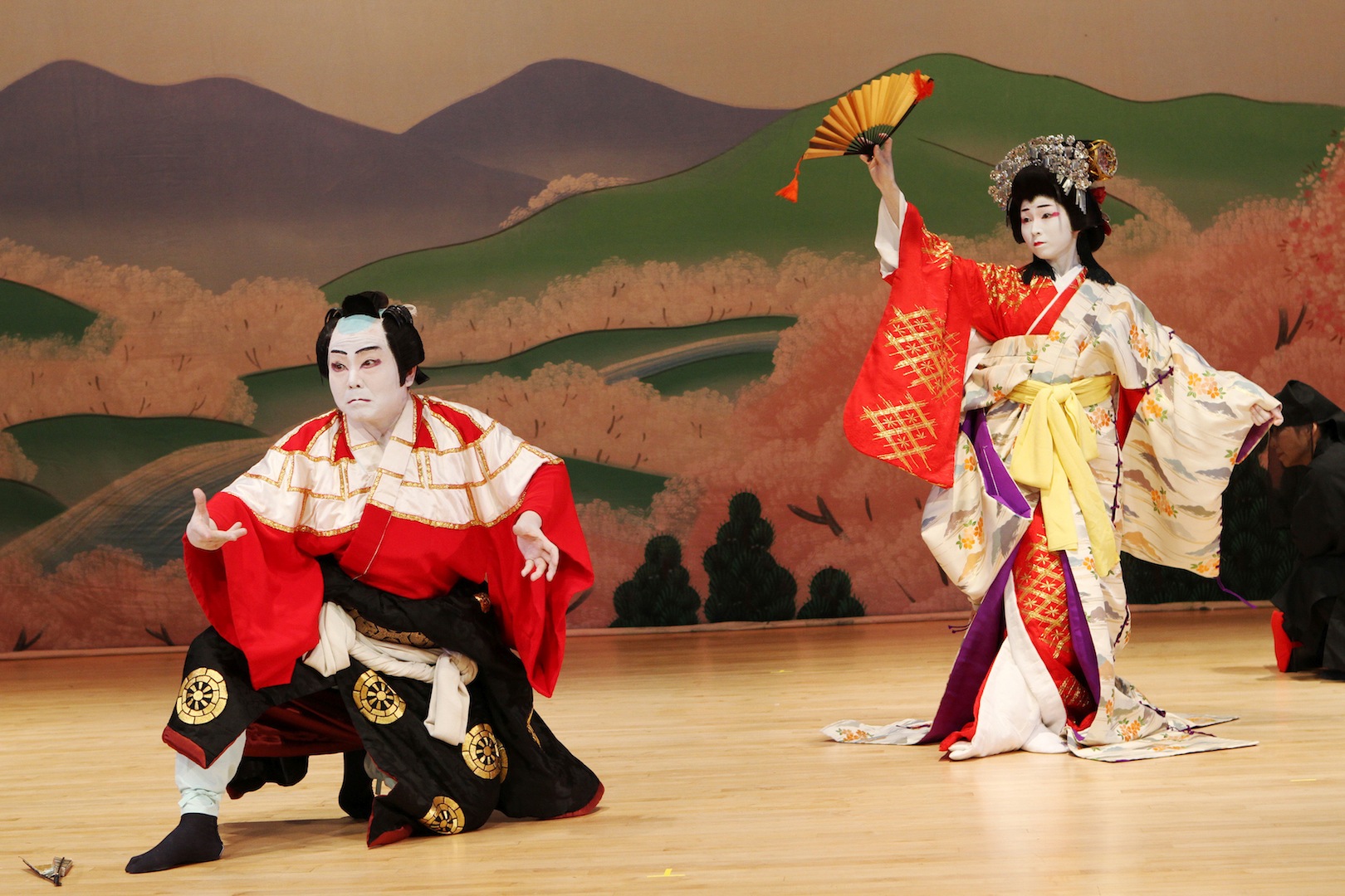 Nishizaki Sakurako and Bando Kotji in "Yoshino Mountain"